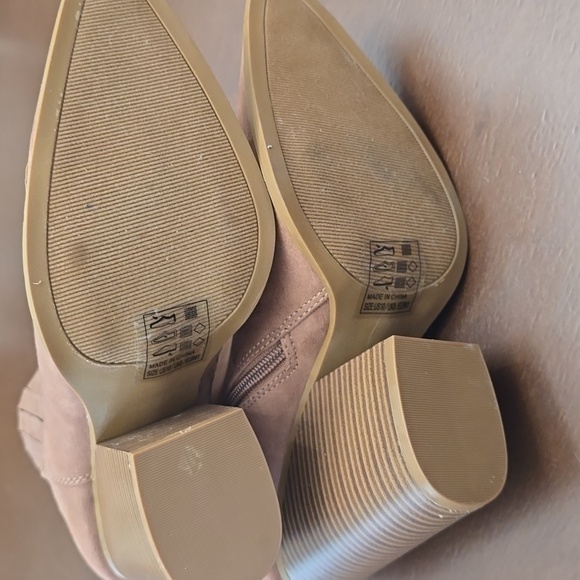 QUPID Womens Sz 10 Booties Square Toe 4" Heel New - Picture 6 of 8